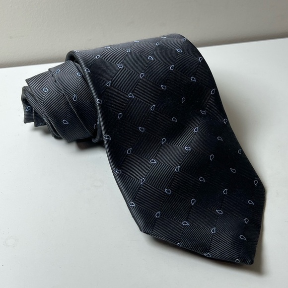 Brooks Brothers Stain Resistant Dark Gray Herringbone 100% Silk Teardrop Tie - Picture 1 of 9